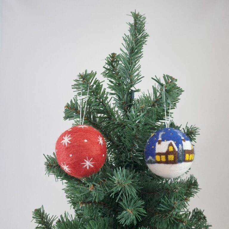 Kerstbal naaldvilten met wol