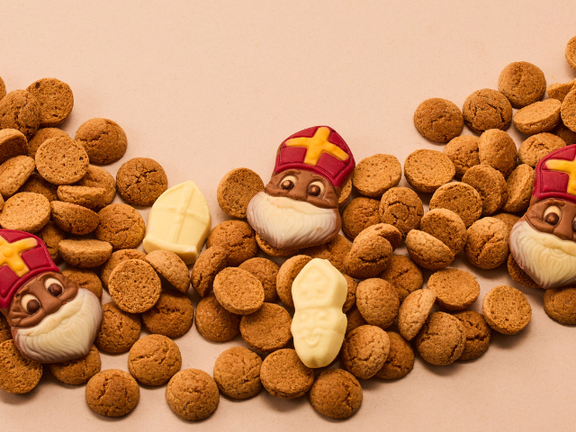 Sinterklaashuis: Speculaaspoppen versieren van Krijn Verdoes